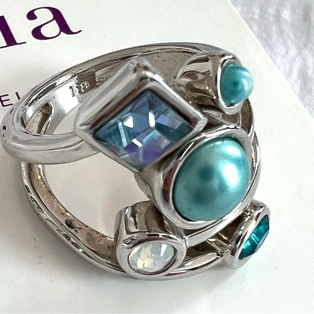 Lia sophia Sz 7 “Comet” ring, cut crystals and glass pearls, silver tone. EUC